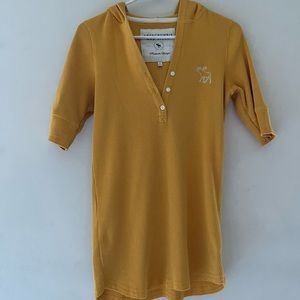Unworn Vintage Abercrombie and Finch yellow classic logo hooded sweater-90’s